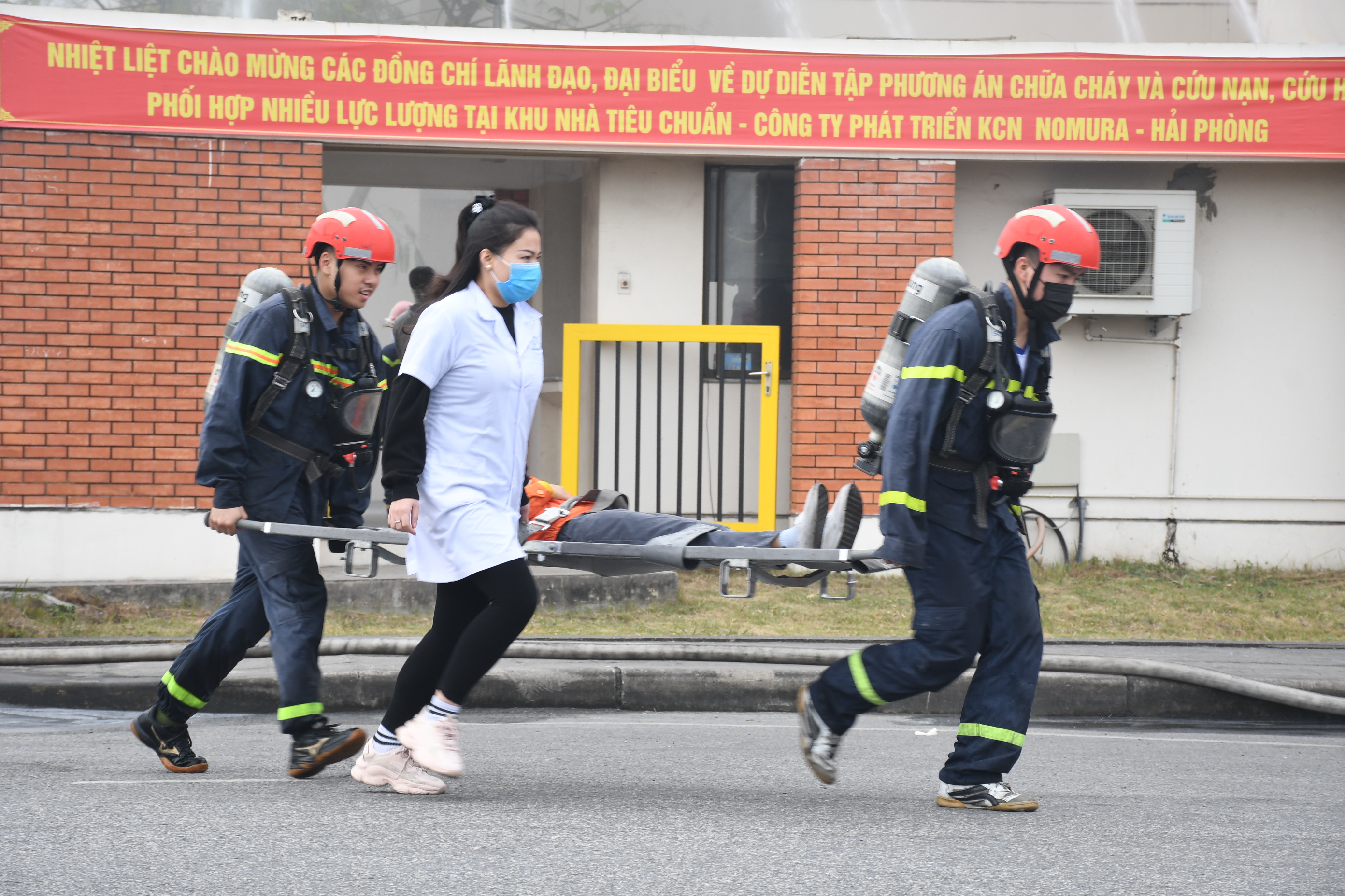 Cảnh báo nguy hiểm khi đốt than để sưởi ấm